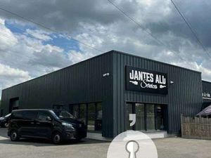 Location Bureaux et commerces à Saint-Berthevin (53940) : à louer / 300m² Saint-Berthevin