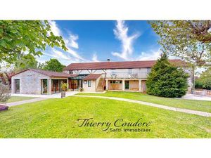 Corps de ferme restauré avec piscine et terrain de 38826 m².