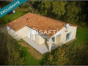 Pavillon plain-pied  cuisine  séjour lumineux  trois chambres  deux sdb  cellier  garage.