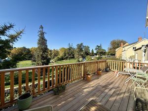 Maison de charme aux vastes volumes avec jardin