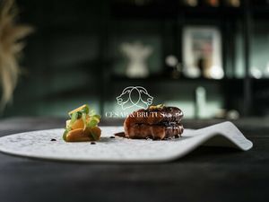 RESTAUARNT EN ANGLE DE RUE