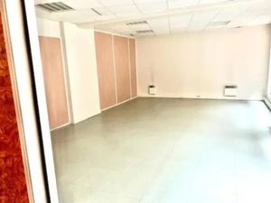 Location locaux professionnels 365 m² à Saint-Denis (93200)  5 081 €