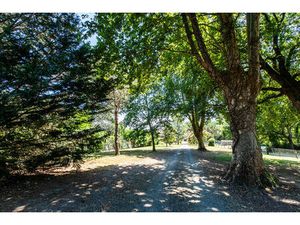 Maison rénovée avec commerces à pied