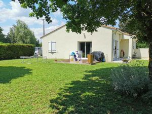 Location maison 4 pièces 86 m² à Bouëx (16410)  778 €