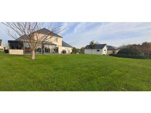 Maison Le Buret 8 pièce(s) 189.55 m2 à 20 km de LAVAL-CHATEAU-GONTIER OU SABLE