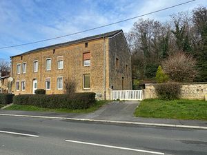 Maison de pierre de 189 m2 sur 1353 m2 de terrain dont 787 m2 à bâtir à ST LAURENT