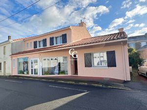 Maison avec local commercial