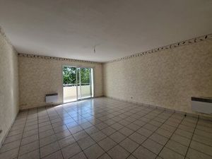 Dans petit collectif appartement T3 au calme