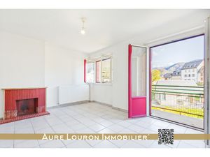 APPARTEMENT 4 PIÈCES 74.6m² AVEC BALCONS ET CAVE AU CŒUR DU VILLAGE D'ARREAU