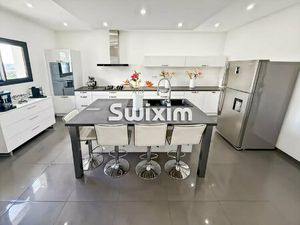 Superbe villa récente au calme avec jolie vue !