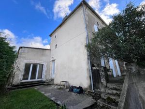 Vente maison 5 pièces 104 m² à Barbezieux-Saint-Hilaire (16300)  140 400 €