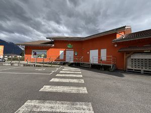 Achat Local commercial 692m² ST PIERRE EN FAUCIGNY 74800