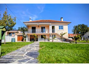 Maison traditionnelle - grande terrasse plein sud.