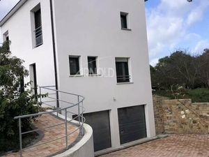 Maison neuve de trois chambres avec vue Golfe