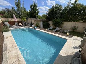 Splendide maison de ville avec jardinet et piscine