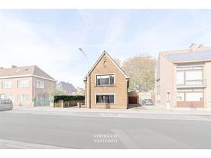 Ruime  op te knappen  woning met 3 slaapkamers  tuin en garage