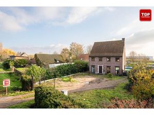 Statige alleenstaande woning met 4 slaapkamers op een perceel van 1591 m²