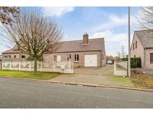 Vrijstaande gezinswoning  gebouwd in 1993 op een perceel van 5a74ca  gunstige ligging vlak