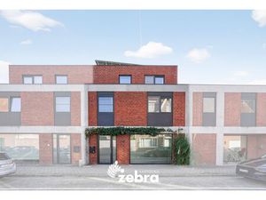 Instapklare woning met 4 SLK  2 BADK en GARAGE!