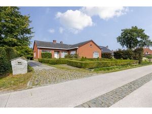 Landhuis met bijgebouwen op 3835 m² op rustige ligging