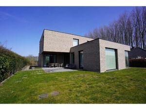 Strakke en efficiënte villa met bureel en 4 slaapkamers