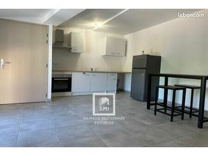 Studio 85 m² Saint-Estève