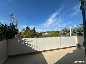 Superbe Duplex T3 meublé 78 m² avec terrasse et box – Venelles centre