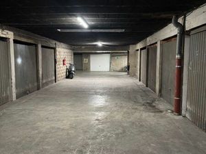 Garage fermé sécurisé en sous sol télécommandé