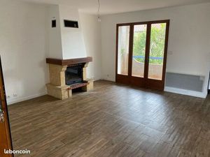 T3 terrasse la Crau charge inclus