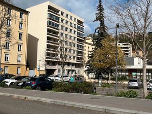 Loue emplacement de parking securise