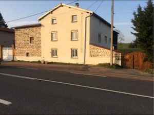 Maison à louer dans une cour de ferme – Bully (69210) – Suite parentale + jardin – À côté 