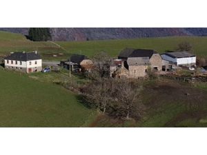 À vendre – Exploitation agricole complète avec bâtiment d’élevage récent – 29 hectares att