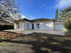 Maison de plain-pied avec double garage