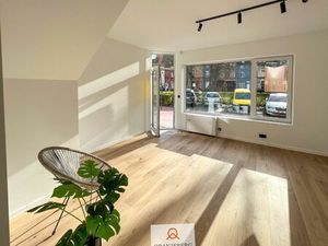 Lichtrijke handels-/ kantoorruime te huur te Sint-Amandsberg