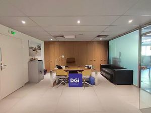 Nîmes périphérique vente bureaux de 161 m2 proche colisé