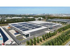 Te huur magazijn  kantoren en verhard terrein in Logistiek Park Waasland