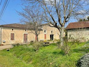 Ancienne maison en pierre avec dépendances