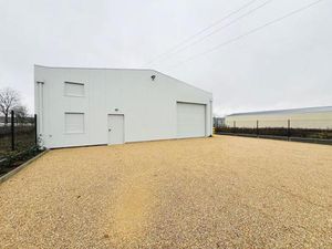 A LOUER - Local d'activité neuf - proximité N12