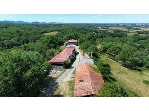 Corps de ferme avec maison d'habitation  studio  dépendances ag