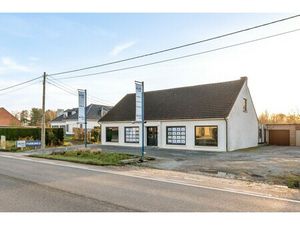 Commercieel te koop in Heist-Op-Den-Berg met 3 slaapkamers