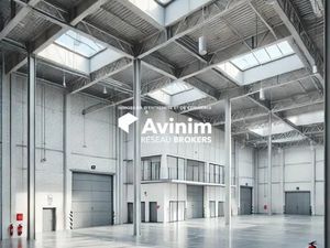 Entrepôt de 2700m² sur une parcelle de 6 500m²