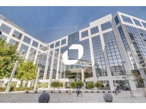 A LOUER  Quartier d'affaires Mont d'Est