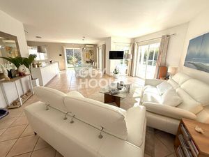 A vendre à LE SOLER (66270) : maison de plain pied 164 m² avec piscine.