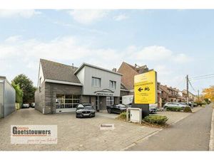 Commercieel te koop in Hoevenen met 2 slaapkamers