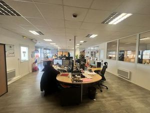 Bureau prestigieux de 225 m2 en location - Dury  France