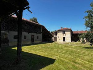 Ancienne ferme sur 1ha aux portes du bourg