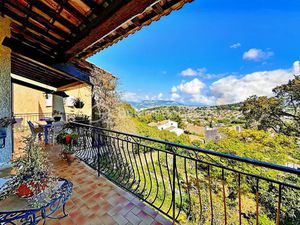 Vente villa 6 pièces 130 m² à Six-Fours-les-Plages (83140)  549 000 €