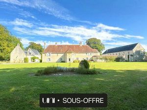 Magnifique château de 400 m² avec dépendances de 400 m² chacune sur domaine de 6 hectares.