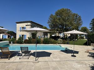 Superbe maison en pierre blanche avec gîte  piscine et jardins