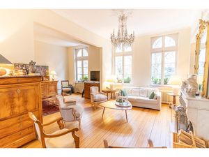 CENTRE VILLE D'AMIENS MAISON AUX BEAUX VOLUMES AVEC PORTE CO